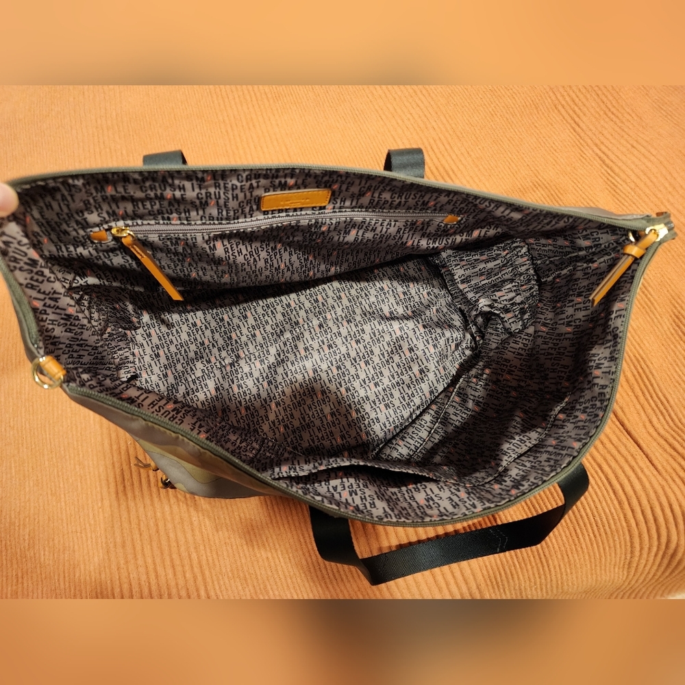 Stella & Dot "Crush It" Camo Overnight Travel or Gym Bag